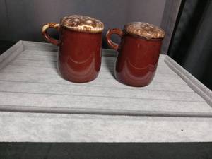 lot 2730 image: Brown Glazed Ceramic salt and pepper shaker set with Textured Lids
