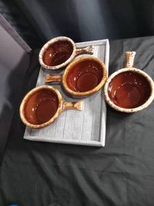 lot 2739 image: Hull USA Brown Drip Glaze Onion Soup Bowls Set of 4
