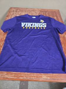lot 18 image: Minnesota Vikings NFL Football T-Shirt XL