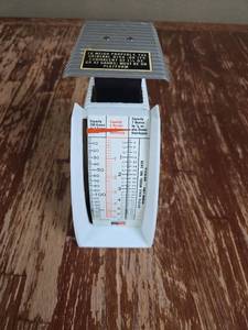 lot 21 image: Dietetic Kitchen Scale Model 1475