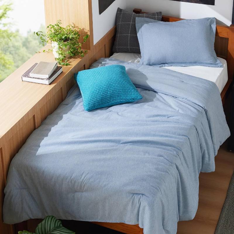 lot 171044 image: Bedsure Twin Comforter Set - Light Blue Soft Bedding for All Seasons, Cationic Dyed Bed Set, 2 Pieces, 1 Twin Size Comforter