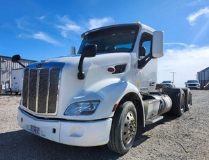 2019 Peterbilt 579 Semi Truck - WHITE
