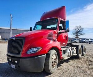 lot 12 image: 2018 International LT625 Semi Truck - RED