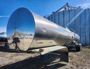lot 15 image: 2004 43ft Polar Pneumatic Tank Trailer - Model SRJ3