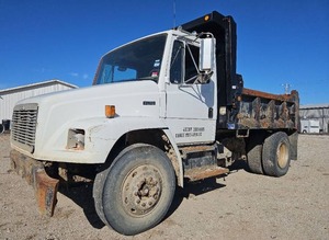 lot 19 image: 1999 Freightliner FL70 Drum Truck - WHITE