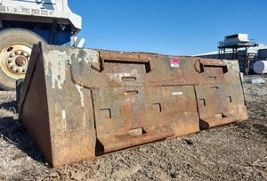 lot 26 image: Bobcat Industrial Steel Bulldozer Bucket Attachment