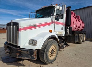 lot 18 image: 2000 Kenworth T800 - WHITE