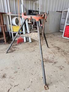lot 14385 image: Ridgid No. 460 Tristand Chain Pipe Vise