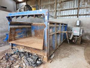 lot 14399 image: 5ft Industrial Galbreath Trash Compactor w Motor and Components