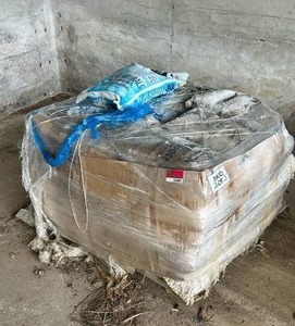 lot 14405 image: Bulk Lot of 50lb Morton Purex All Purpose Salt