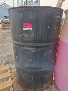 lot 14484 image: 55-Gallon Large Industrial Oil Drum Containing Synthetic Blend SAE 15W-40 Engine Oil.