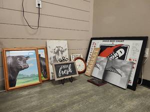 lot 15119 image: Assortment of Farmhouse Style Wall Art