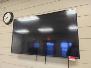 lot 15120 image: Vizio 55-inch LED TV and Wall Mount  Model D55-E0