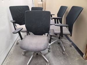 lot 15143 image: Office Task Chair with Mesh Back - Set of 5