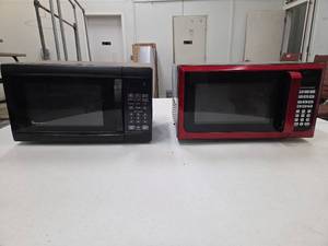 lot 15153 image: Microwaves - Set of 2