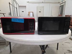 lot 15154 image: Microwaves - Set of 2