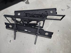 lot 15179 image: Bulk Lot of TV Wall Mounts -&nbsp3 Total