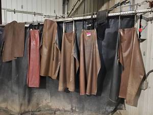 lot 15204 image: Industrial Leather Work Aprons - Set of 6