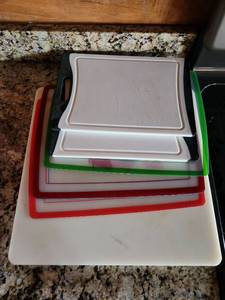 lot 20412 image: Farberware Color-Coded Cutting Board Set - 6 Total