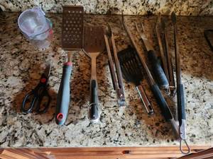 lot 20415 image: Assortment of KitchenGrilling Utensils Including BBQ Tools, Spatulas, Measuring Cups, and More