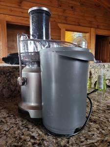 lot 20422 image: Breville Juice Fountain Electric Juicer  Model BJE430 SILUSC