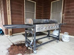 lot 20446 image: Members Mark 8-Burner Event Grill