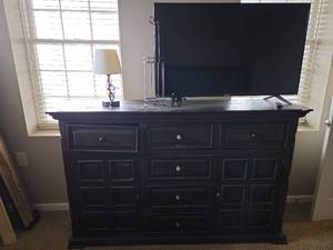 lot 20453 image: Assorted Lot W Dresser, Roku TV, Lamp and Toilet Paper Holder