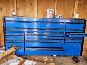 lot 20468 image: Extreme Tools 72-inch Professional Tool Cabinet