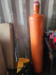 lot 20478 image: Hoffman 125215 Orange Gas Cylinder Tank