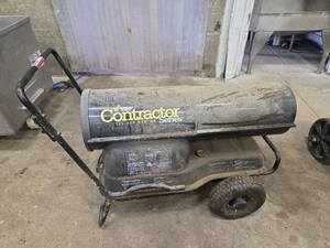 lot 15242 image: Contractor Series 125,000 BTU Kerosene Forced Air Heater  Model MH125KTR