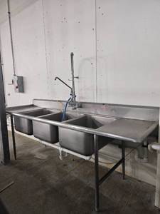 lot 15288 image: Dinex Stainless Steel 4-Compartment Sink with Drainboard