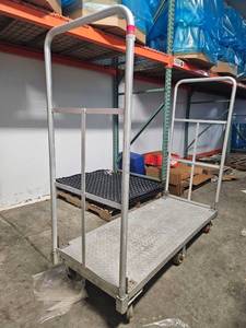 lot 15325 image: Industrial Rolling Platform Cart with Handle