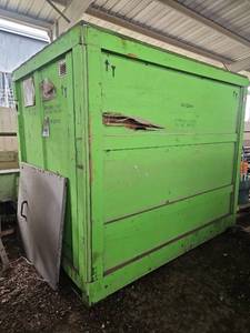 lot 16083 image: Storage Container - Green Transport Crate