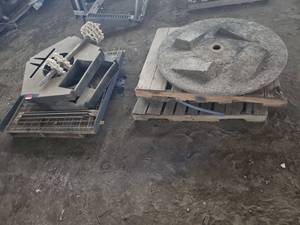 lot 16101 image: Industrial Stone Mill Grinding Equipment