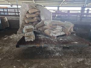 lot 16107 image: Bulk Lot of Dayton Superior Grout 1107 and Snow-Brite Lime Bags