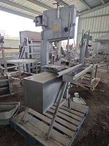 lot 16135 image: AEW Thorne Industrial Bandsaw  Model SAWS000T