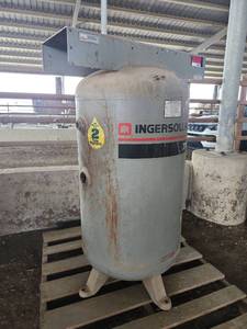 lot 16145 image: Ingersoll Rand T30 Air Compressor Tank