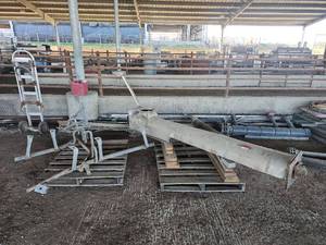 lot 16587 image: Bulk Lot of Metal and Piping