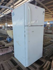 lot 16608 image: Frigidaire FFH1831QP5&nbspWhite Top Freezer Refrigerator