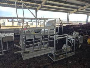 lot 18704 image: Commercial Platform Walk Way System Parts