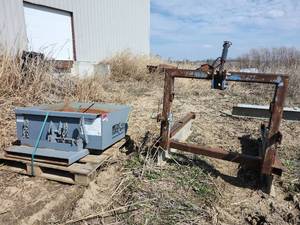 lot 19210 image: Wright Self Dumping Hopper by McCullough Industries