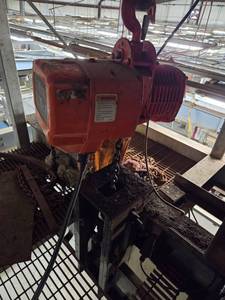 lot 15366 image: ProWinch PWR 2-Ton Electric Chain Hoist