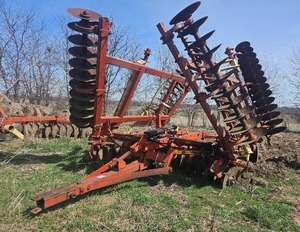 lot 56 image: Case IH 496 Tandem Disk Harrow - 32ft Working Width