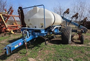 lot 57 image: Progressive Fertilizer Applicator