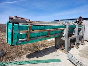 lot 15412 image: Industrial Conveyor System with Turquoise Panels