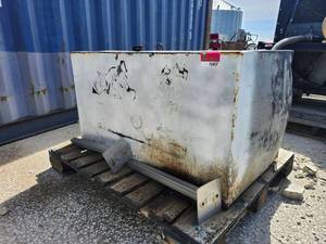 lot 15417 image: Industrial Metal Box with Parts