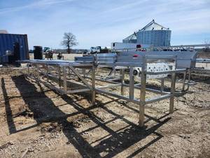 lot 15422 image: Industrial Roller Conveyor System