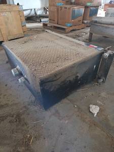 lot 19305 image: Large Industrial Hydraulic Oil Tank