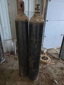 lot 19324 image: Industrial Compressed Nitrogen Cylinders UN1066 - Set of 2