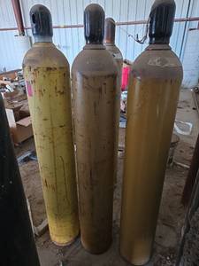 lot 19326 image: Industrial Compressed Gas Cylinders  Mixed Gas - Set of 3